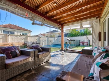 Hermosa casa en venta, Condominio Altos del Parque, Peñalolén. Reciben Ofertas!!!