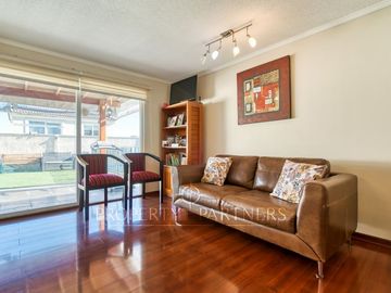 Hermosa casa en venta, Condominio Altos del Parque, Peñalolén. Reciben Ofertas!!!