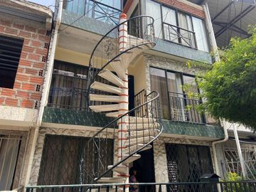 casa en venta en urbanización la nueva base. Cod V36