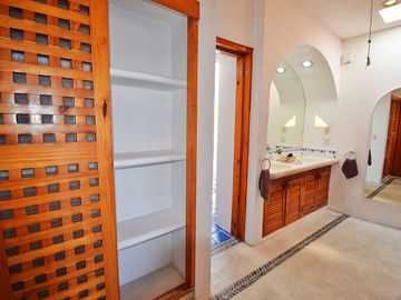 Pintoresca Casa en Venta Frente al Mar con Acceso a la Playa - Huatulco