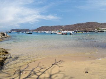 Pintoresca Casa en Venta Frente al Mar con Acceso a la Playa - Huatulco
