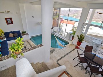 Pintoresca Casa en Venta Frente al Mar con Acceso a la Playa - Huatulco