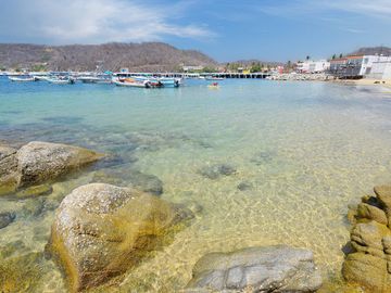 Pintoresca Casa en Venta Frente al Mar con Acceso a la Playa - Huatulco