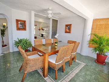 Pintoresca Casa en Venta Frente al Mar con Acceso a la Playa - Huatulco