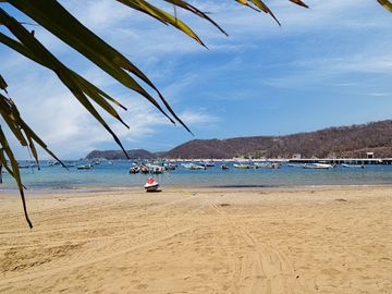 Pintoresca Casa en Venta Frente al Mar con Acceso a la Playa - Huatulco