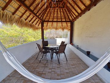 Pintoresca Casa en Venta Frente al Mar con Acceso a la Playa - Huatulco