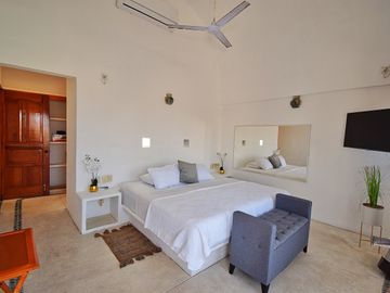 Pintoresca Casa en Venta Frente al Mar con Acceso a la Playa - Huatulco