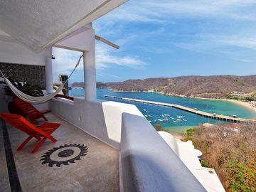 Pintoresca Casa en Venta Frente al Mar con Acceso a la Playa - Huatulco