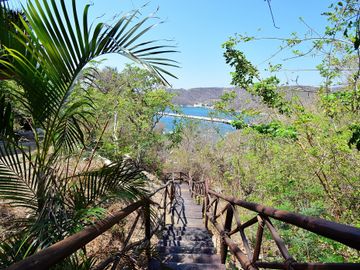 Pintoresca Casa en Venta Frente al Mar con Acceso a la Playa - Huatulco