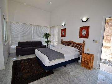 Pintoresca Casa en Venta Frente al Mar con Acceso a la Playa - Huatulco