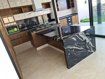 Espectacular Residencia de Autor en Lomas del Campanario, 4 Recamaras, 4.5 Baños