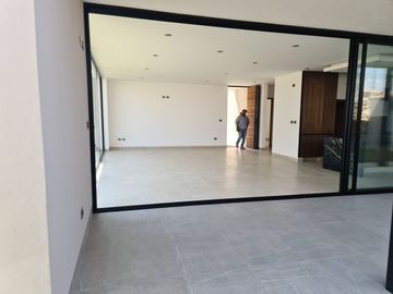 Espectacular Residencia de Autor en Lomas del Campanario, 4 Recamaras, 4.5 Baños