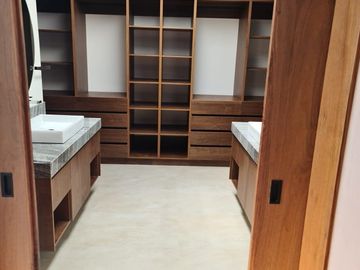 Espectacular Residencia de Autor en Lomas del Campanario, 4 Recamaras, 4.5 Baños