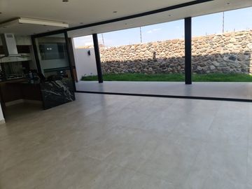 Espectacular Residencia de Autor en Lomas del Campanario, 4 Recamaras, 4.5 Baños