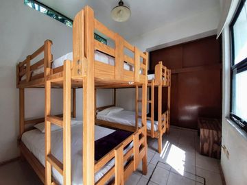 CASA con alberca en  BRISAS al SUR DE CUERNAVACA, Club de Tennis