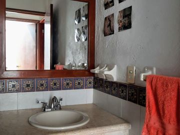 CASA con alberca en  BRISAS al SUR DE CUERNAVACA, Club de Tennis