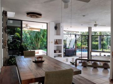 CASA con alberca en  BRISAS al SUR DE CUERNAVACA, Club de Tennis