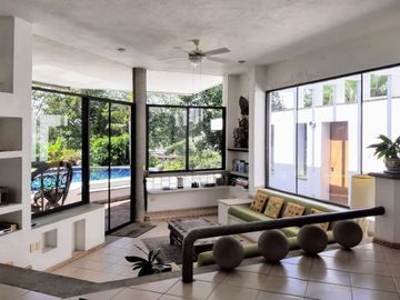 CASA con alberca en  BRISAS al SUR DE CUERNAVACA, Club de Tennis
