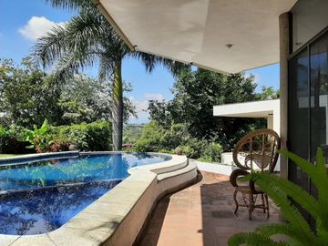 CASA con alberca en  BRISAS al SUR DE CUERNAVACA, Club de Tennis