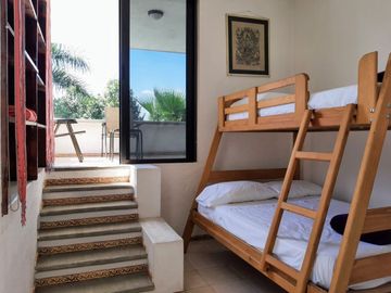 CASA con alberca en  BRISAS al SUR DE CUERNAVACA, Club de Tennis