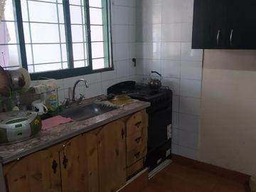 Vendo terreno 10 x 20m. Con vivienda en Merlo