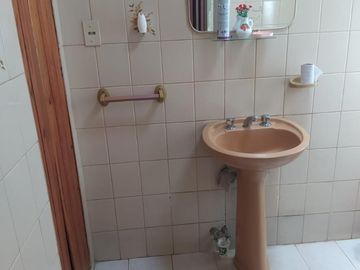 Vendo terreno 10 x 20m. Con vivienda en Merlo