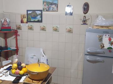 Vendo terreno 10 x 20m. Con vivienda en Merlo