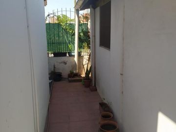 Vendo terreno 10 x 20m. Con vivienda en Merlo