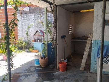 Vendo terreno 10 x 20m. Con vivienda en Merlo