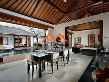 Villa Dekat Pantai Batu Belig Seminyak