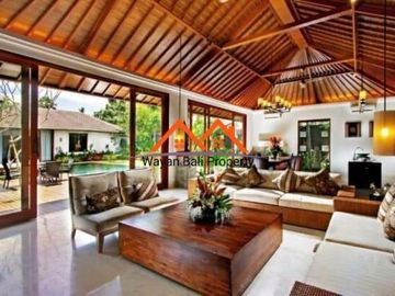 Villa Dekat Pantai Batu Belig Seminyak