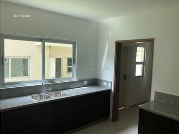 VENTA DE CASA EN CONDADO DEL REY 3 REC 268MT2 ALTOS DEL PARQUE