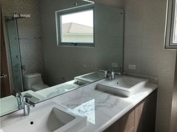 VENTA DE CASA EN CONDADO DEL REY 3 REC 268MT2 ALTOS DEL PARQUE