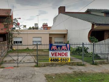 Casa en venta en Isidro Casanova