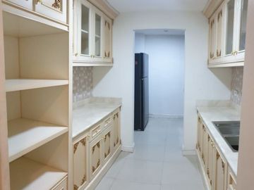 Disewakan Apartemen Menteng Executive Tipe 4 Kamar Tidur Kondisi Semi Furnished