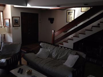 Imperdible Casa en dos plantas de 4 ambientes- OLIVOS