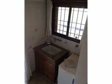 Imperdible Casa en dos plantas de 4 ambientes- OLIVOS