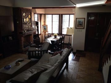Imperdible Casa en dos plantas de 4 ambientes- OLIVOS