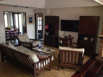 Imperdible Casa en dos plantas de 4 ambientes- OLIVOS