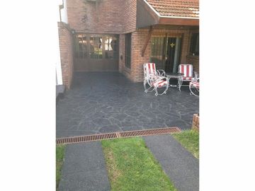 Imperdible Casa en dos plantas de 4 ambientes- OLIVOS