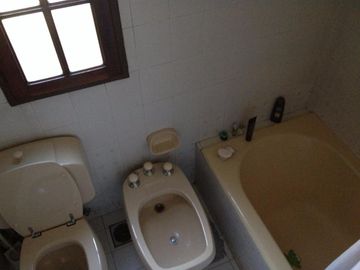 Imperdible Casa en dos plantas de 4 ambientes- OLIVOS