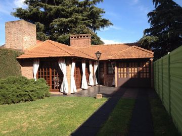 Imperdible Casa en dos plantas de 4 ambientes- OLIVOS