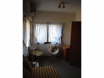 Imperdible Casa en dos plantas de 4 ambientes- OLIVOS