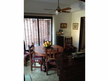 Imperdible Casa en dos plantas de 4 ambientes- OLIVOS