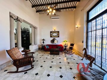 “CASONA LIMON” ESTILO COLONIAL, GRAN  TERRENO Y ESPACIOS