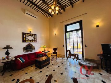 “CASONA LIMON” ESTILO COLONIAL, GRAN  TERRENO Y ESPACIOS