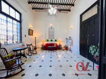 “CASONA LIMON” ESTILO COLONIAL, GRAN  TERRENO Y ESPACIOS