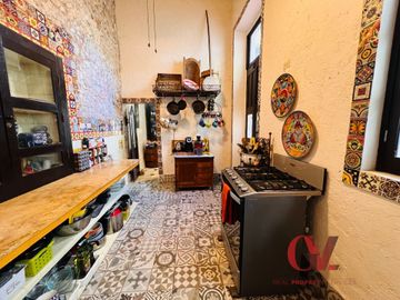 “CASONA LIMON” ESTILO COLONIAL, GRAN  TERRENO Y ESPACIOS