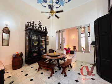 “CASONA LIMON” ESTILO COLONIAL, GRAN  TERRENO Y ESPACIOS