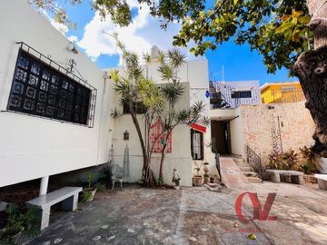 “CASONA LIMON” ESTILO COLONIAL, GRAN  TERRENO Y ESPACIOS